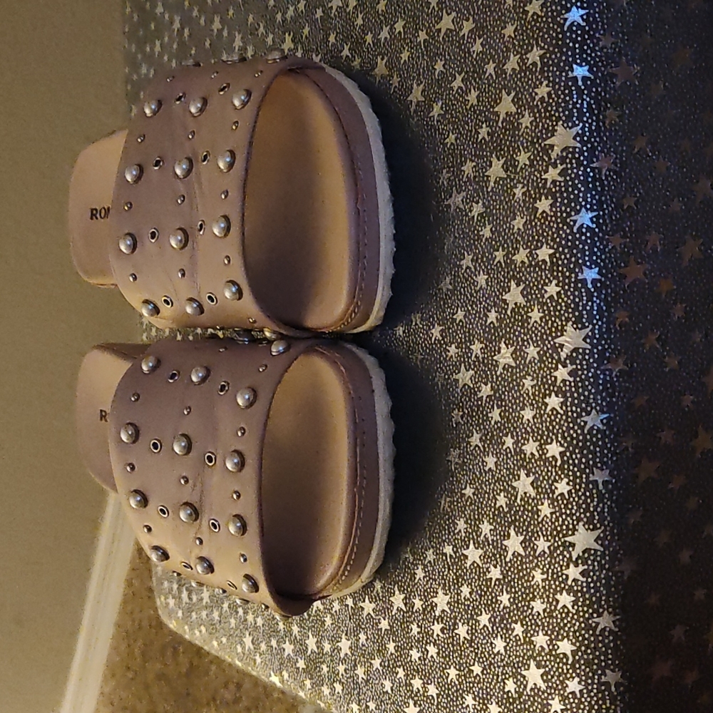 Sandals - Picture 2 of 3